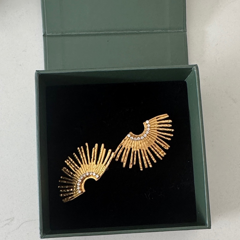 MINIA Gold Cuff Earrings